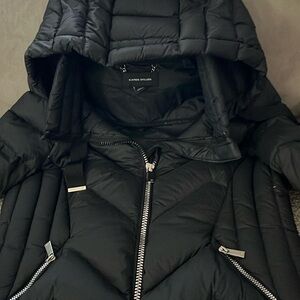 Karen Mullen women puffer jacket. Size 10
In perfect condition